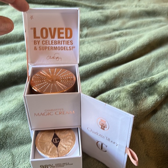 CHARLOTTE'S MAGIC CREAM FOREVER 50ML
SKINCARE KIT - Picture 1 of 9